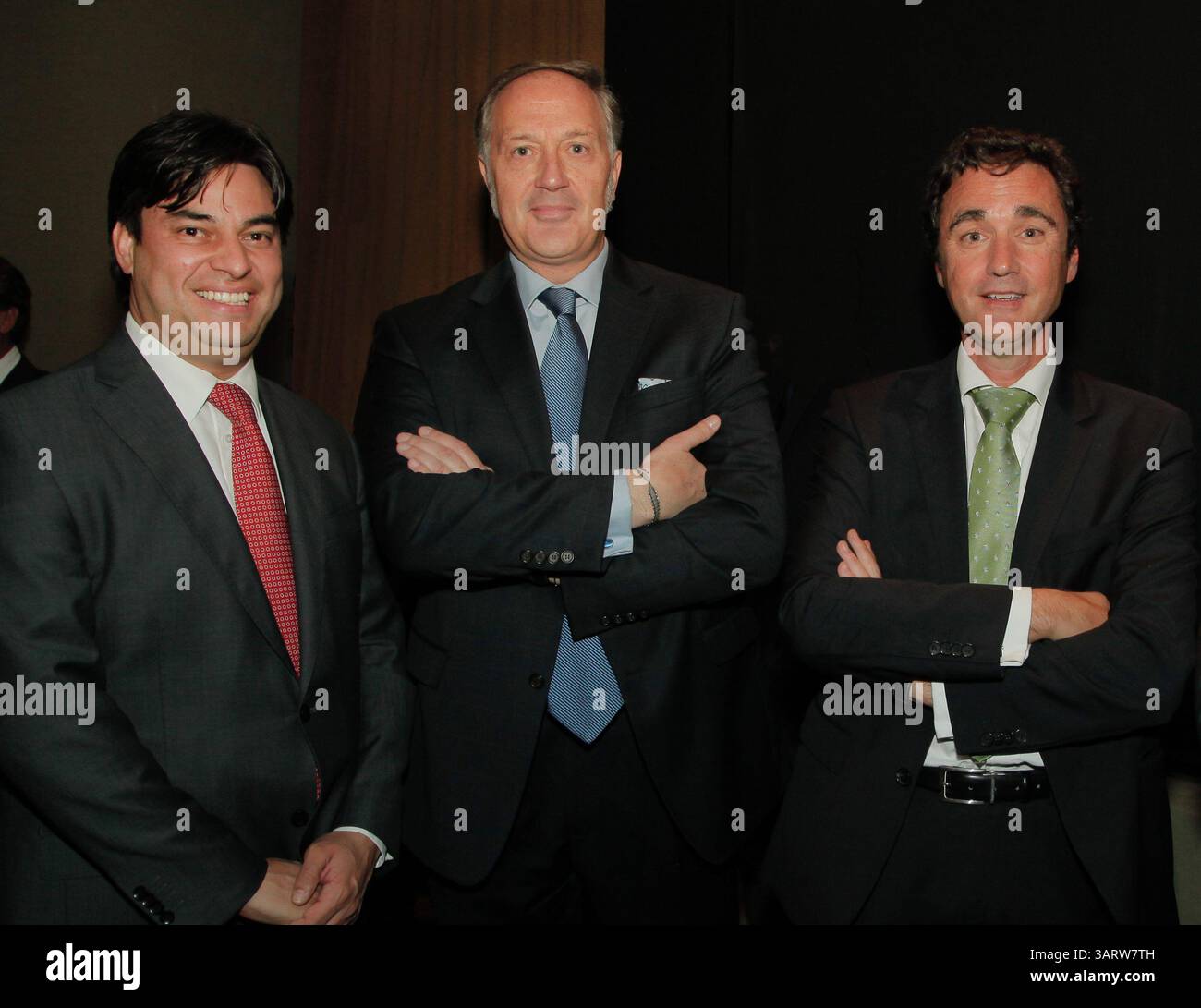 12 novembre 2013 - Colombia - Bogota novembre 12 de 2013. EN el Club El Nogal el Banco Bilbao Vizcaya realizo el lanzamiento de su marca pais y el lazo de mando entre el pais Vasco y Colombia, con una cena de los 4 chef Michelin, en la foto Juan Gabriel Perez, Javier Llanes y Jon Ruiz foto Nestor Gomez -El Tiempo CrÃÂ©dito: CEET FotÃÂ³grafo: NESTOR GÃâ€œMEZ (ZUMAPRESS.com) Foto Stock