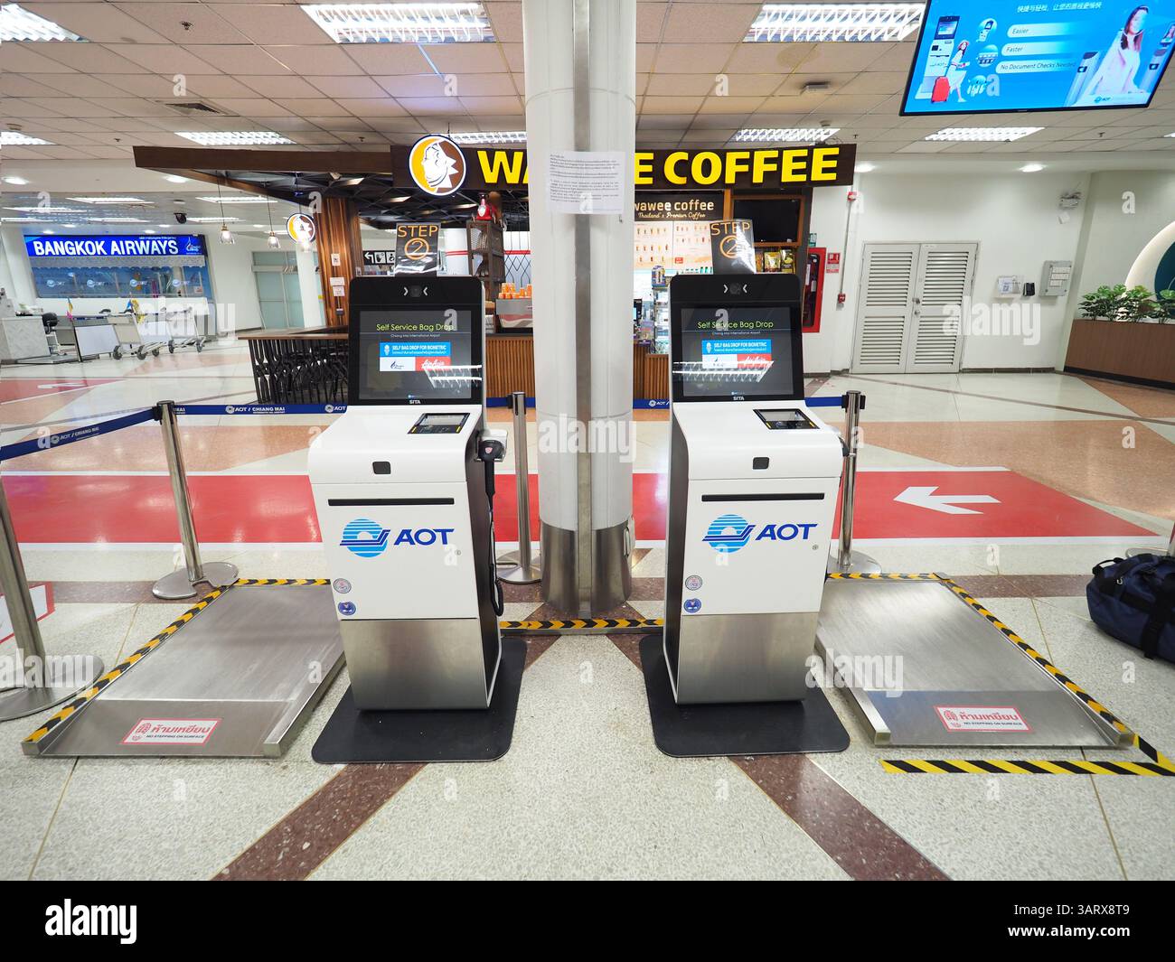 CHIANGMAI, TAILANDIA - 17 APRILE 2025: Check-in automatico o macchina self-service all'Aeroporto Nazionale di Chiang mai. Foto Stock