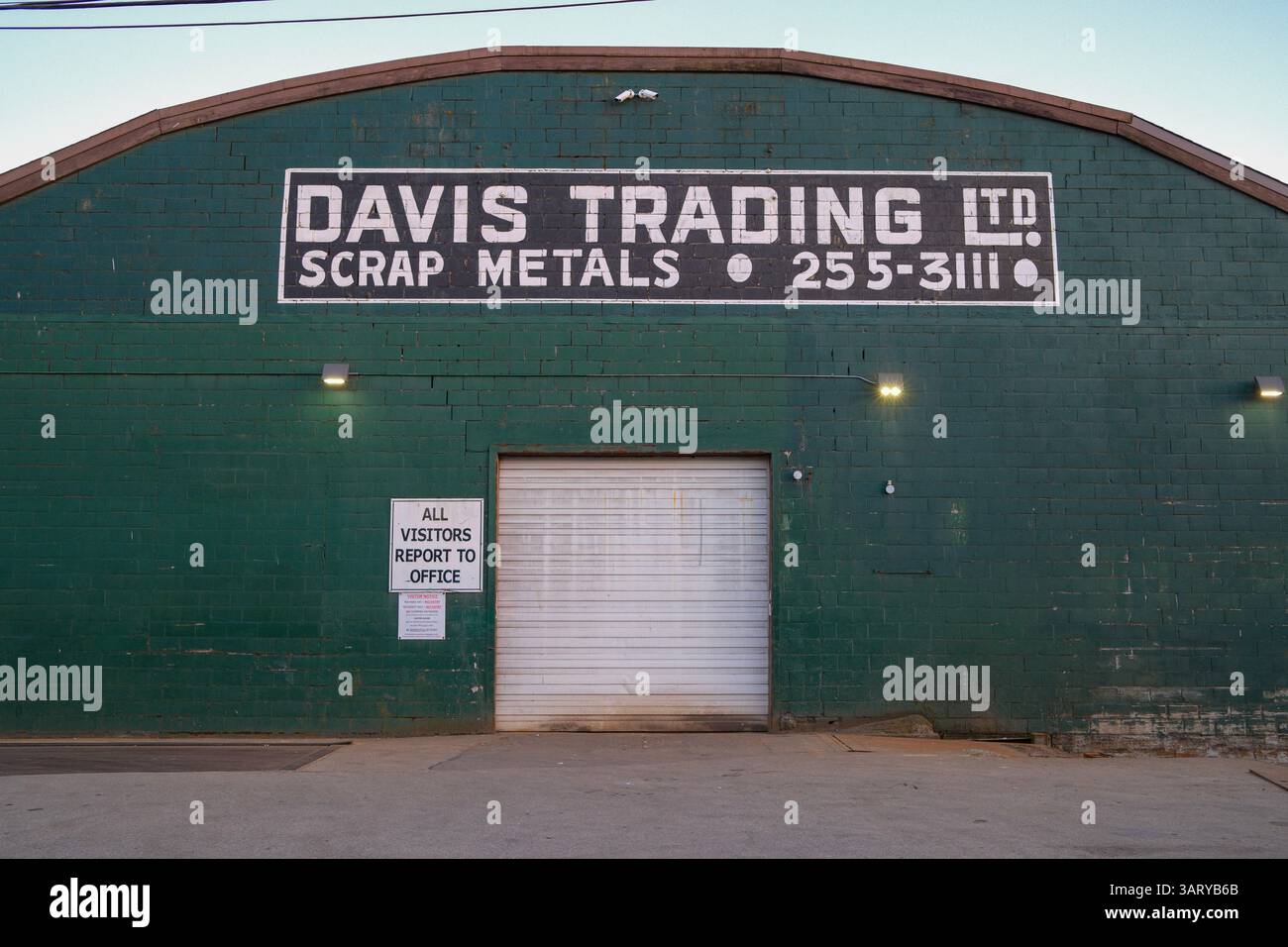 Il magazzino della Davis Trading Scrap Metals a East Vancouver, British Columbia. Foto Stock