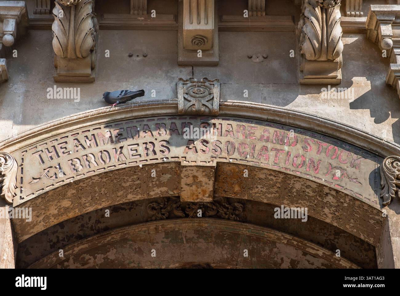 Ahmedabad Share and Stockbrokers Association firma. Vecchia Borsa di Ahmedabad Gujarat India Foto Stock
