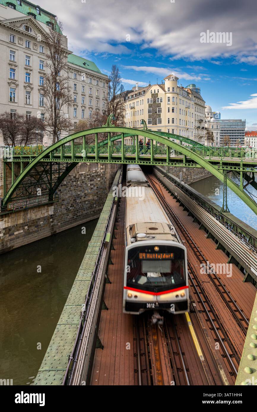 Ponte ad arco di ferro di Zollamtssteg, Vienna, Austria Foto Stock