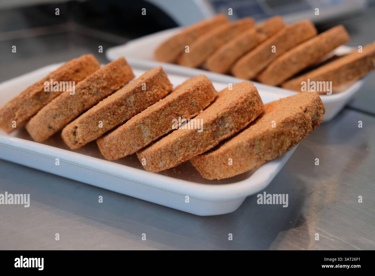 Un laboratorio per la produzione di semilavorati: Gnocchi, manti e cotolette. Foto Stock