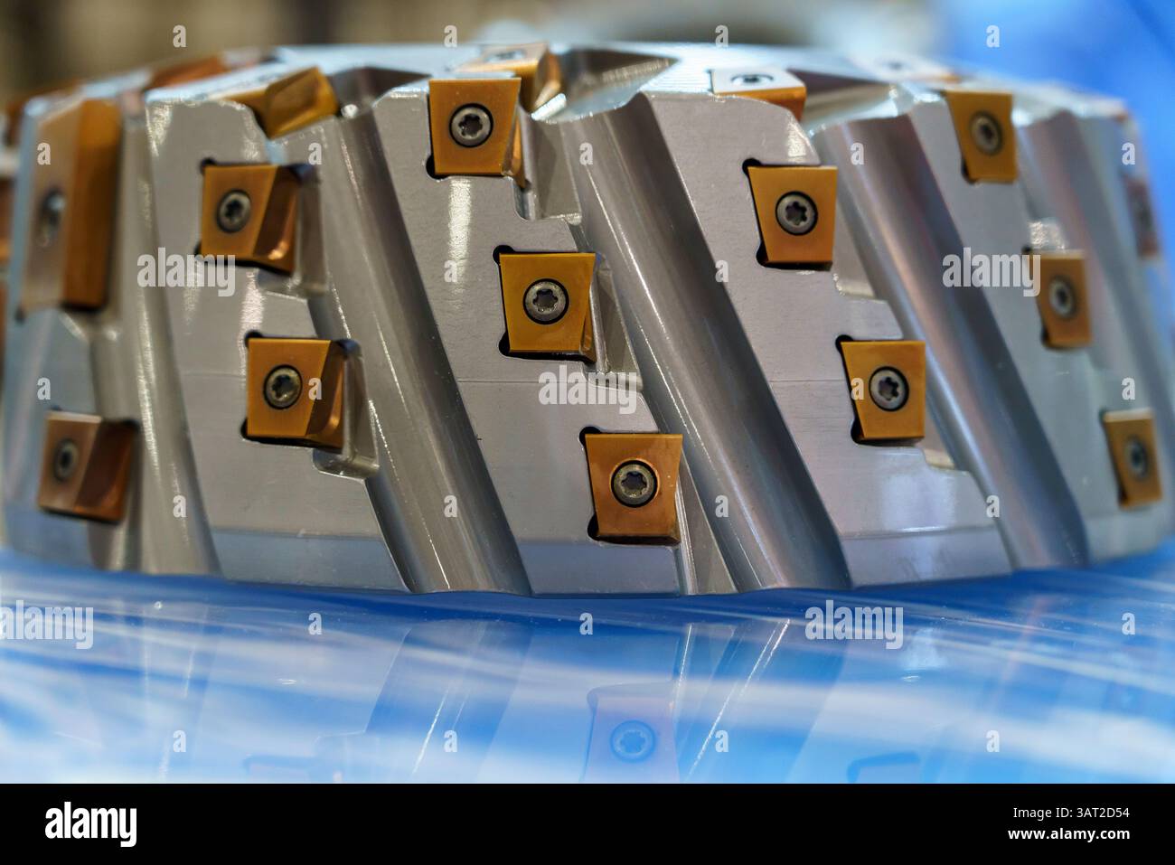 fresa per la lavorazione dei metalli, fresatura di parti, attrezzature per l'industria metallurgica Foto Stock