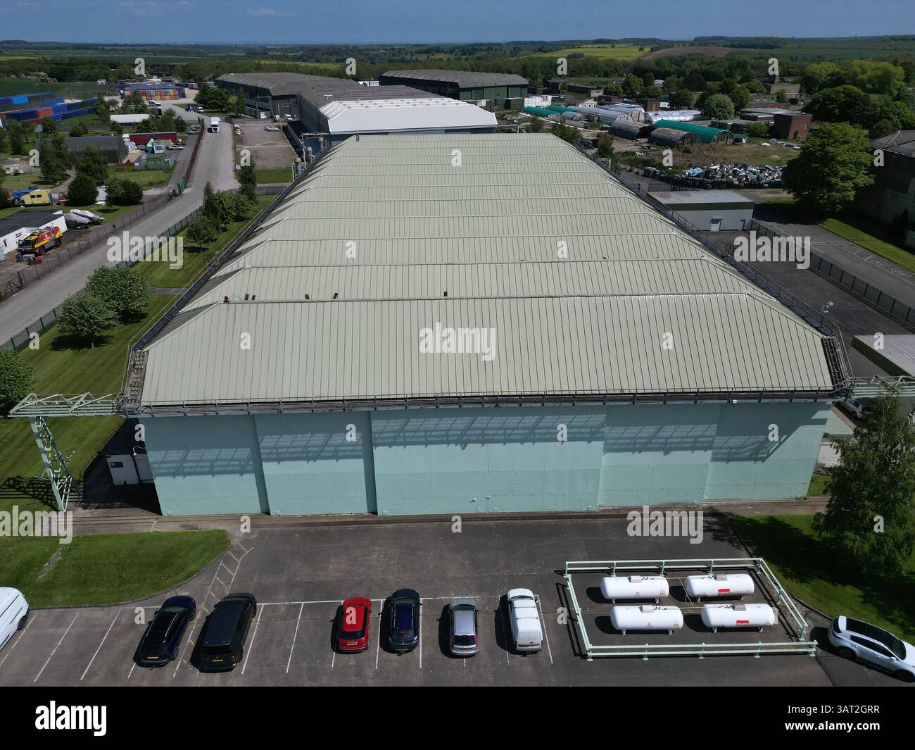 WW2 Military Architecture, C type Aircraft Hangar ex RAF Binbrook WW2 Bomber Command Airfield, e front line Cold War Interceptor station. Foto Stock
