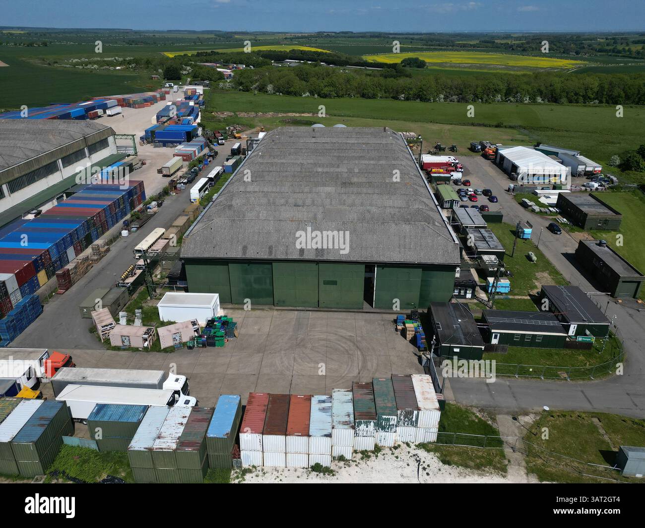 WW2 Military Architecture, C type Aircraft Hangar ex RAF Binbrook WW2 Bomber Command Airfield, e front line Cold War Interceptor station. Foto Stock