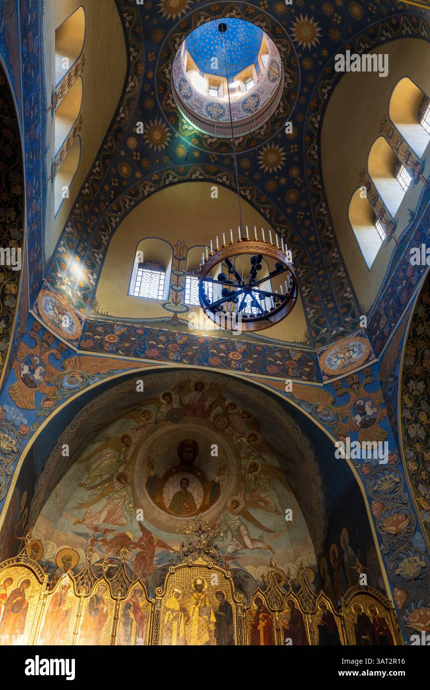 Cattedrale ortodossa di San Nicola sotto la calda luce del sole invernale, Nizza, Francia Foto Stock