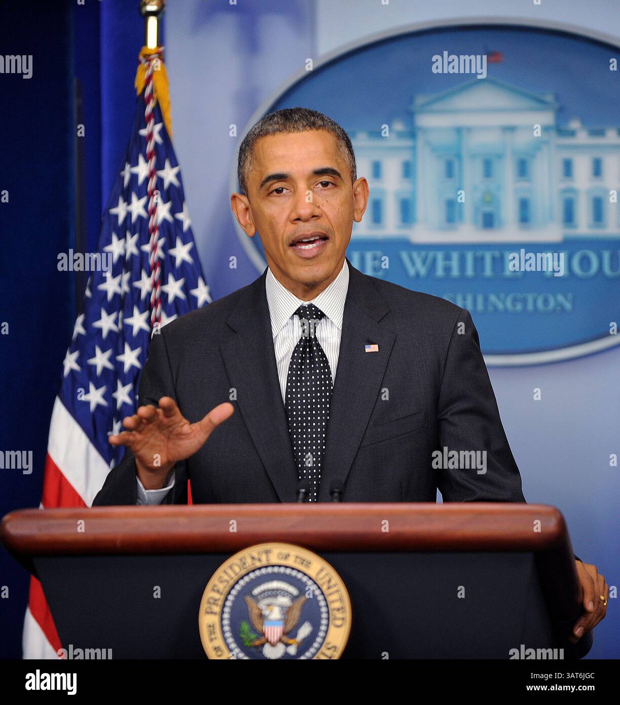 24 novembre 2013 - Washington, District of Columbia, U. S - il presidente degli Stati Uniti Barack Obama fa una dichiarazione sul voto forzato dalla leadership democratica del Senato degli Stati Uniti a passare la cosiddetta "opzione nucleare", un modo procedurale per eliminare i ostruzionisti per la maggior parte delle nomine dei presidenti, durante una conferenza stampa nella Brady Briefing Room della Casa Bianca il 21 novembre 2013 a Washington, DC. (Credit Image: © Prensa Internacional/ZUMAPRESS.com) Foto Stock