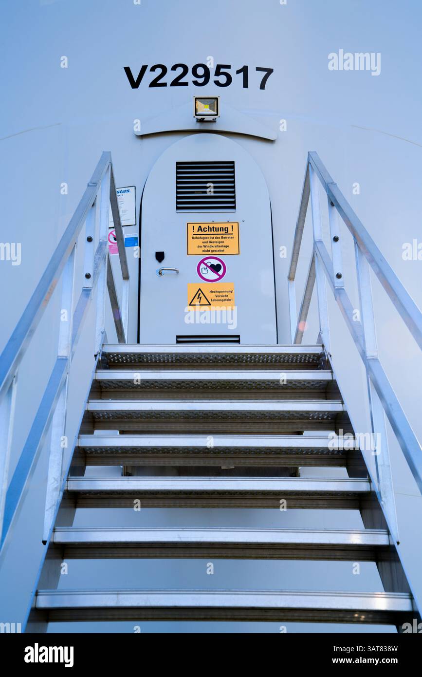 Ingresso di una centrale eolica di Vestas, parco eolico di North Hesse, Eberschütz, Muddenhagen, Weser Uplands, Weserbergland, Assia, Germania Foto Stock