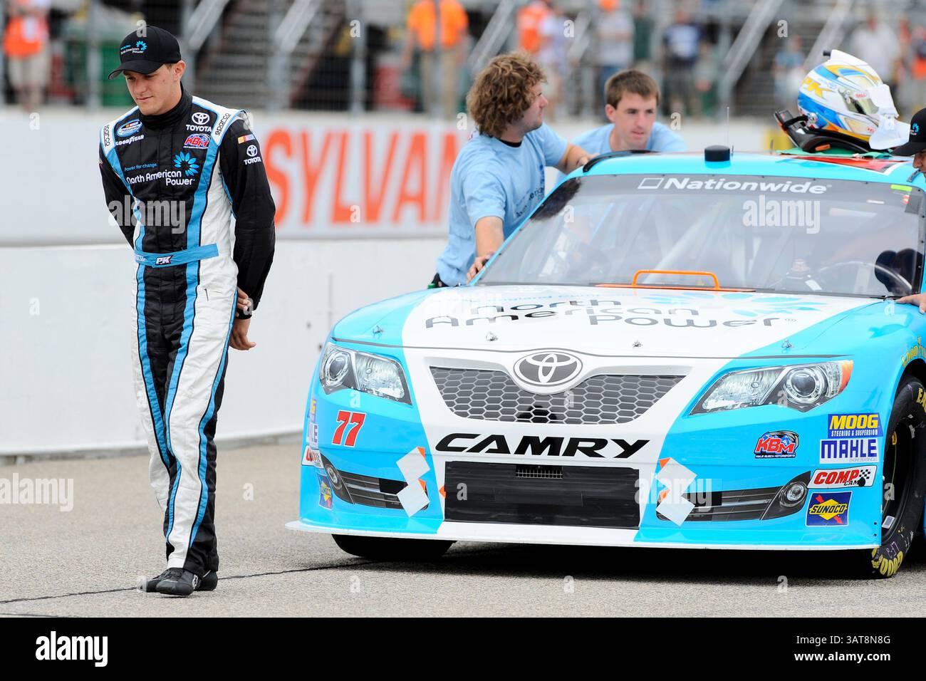 13 luglio 2013 - Loudon, NH, Stati Uniti - 13 luglio 2013 - Loudon, New Hampshire Stati Uniti - il pilota della Nationwide Series Parker Kligerman si prepara a qualificarsi per la NASCAR Nationwide Series la corsa 'The Profit'' 200 di CNBC prime che si terrà presso il New Hampshire Motor Speedway di Loudon, New Hampshire. Kligerman si qualificò con un tempo di 29,169 / 130,577mph guadagnando la pole position numero 10. Eric Canha/CSM(immagine di credito: © Eric Canha/Cal Sport Media/ZUMAPRESS.com) Foto Stock