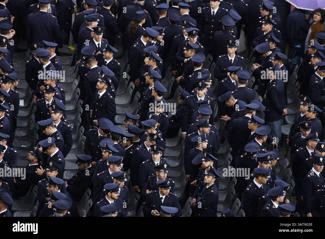 29 maggio 2013 - città del Vaticano - la polizia italiana partecipa all'udienza generale di Papa Francesco in Piazza San Pietro in Vaticano. (Immagine di credito: © Evandro Inetti/ZUMAPRESS.com) Foto Stock