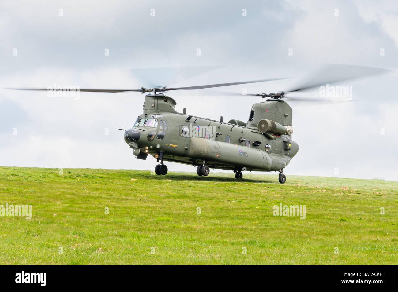 Un elicottero da trasporto militare Boeing Chinook HC6 della Royal Air Force britannica. Foto Stock