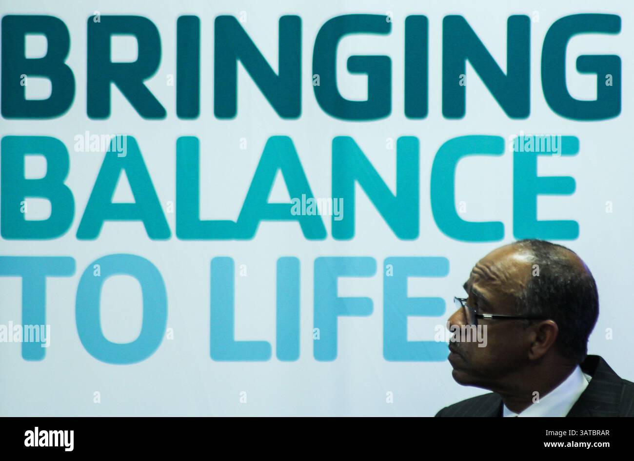 9 settembre 2013 - Wilmington, Delaware, Stati Uniti - il Dr. CECIL GORDON si rivolge al pubblico durante il calcio d'inizio della Brandywine Women's Health Associates implementazione del Affordable Care Act presso Walnut Street YMCA a Wilmington Delaware. Brandywine Women's Health Associates è una delle quattro organizzazioni comunitarie con cui lo stato ha stipulato un contratto per fornire una guida individuale ai Delawareani sul mercato, che contribuirà a fornire ai Delawareani non assicurati un maggiore accesso a cure sanitarie a prezzi accessibili. L'attuazione dell'Affordable Care Act inizierà il 1° ottobre 2013 con l'inizio della copertura assicurativa Foto Stock