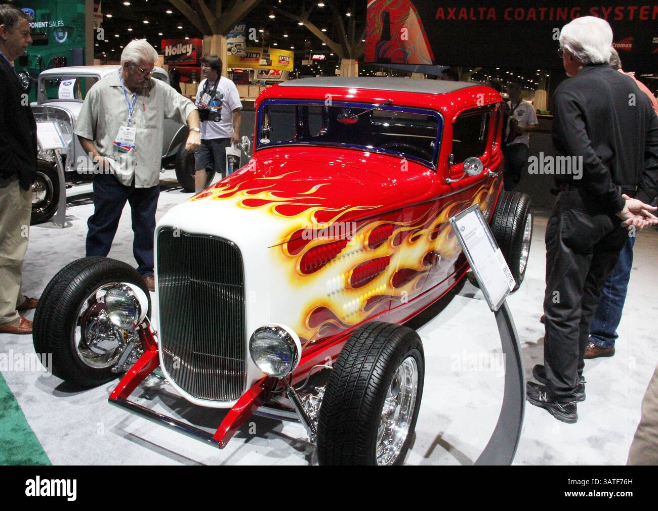 5 novembre 2013 - Las Vegas, Nevada - la Ford Red Deuce Coupé 1932 di ROY BRIZIO al SEMA (Specialty Equipment Market Association Show). (Immagine di credito: © Barry Sweet/ZUMAPRESS.com) Foto Stock