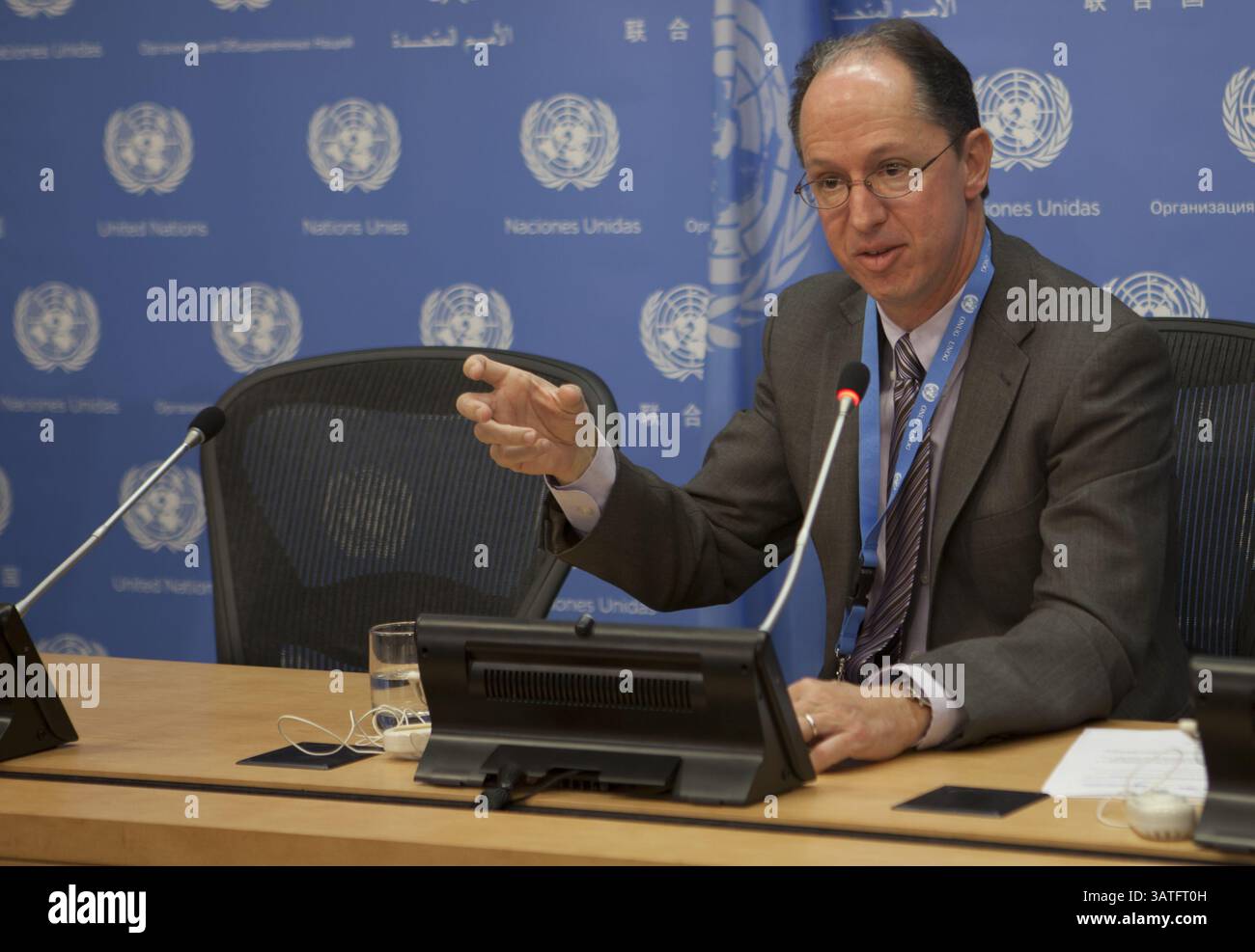 28 ottobre 2013 - New York City, NY, USA - Nazioni Unite, New York, ottobre 28 2013 - Pablo de Greiff, relatore speciale sulla promozione della verità, della giustizia, del risarcimento e delle garanzie di non ricorrenza, informa i giornalisti. ..sulla foto: Pablo de Greiff ..credito: Luiz Rampelotto/EuropaNewswire (immagine di credito: © Luiz Rampelotto/ZUMAPRESS.com) Foto Stock