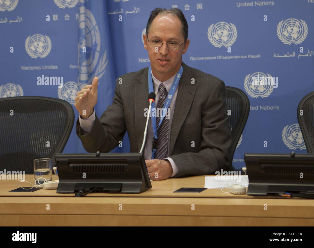 28 ottobre 2013 - New York City, NY, USA - Nazioni Unite, New York, ottobre 28 2013 - Pablo de Greiff, relatore speciale sulla promozione della verità, della giustizia, del risarcimento e delle garanzie di non ricorrenza, informa i giornalisti. ..sulla foto: Pablo de Greiff ..credito: Luiz Rampelotto/EuropaNewswire (immagine di credito: © Luiz Rampelotto/ZUMAPRESS.com) Foto Stock