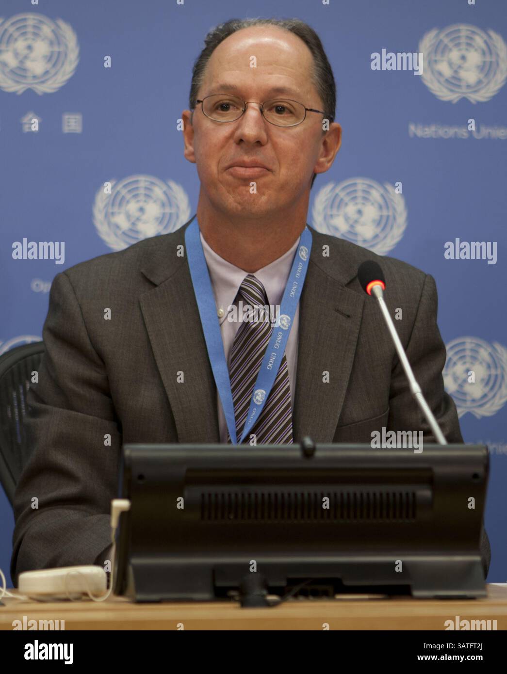 28 ottobre 2013 - New York City, NY, USA - Nazioni Unite, New York, ottobre 28 2013 - Pablo de Greiff, relatore speciale sulla promozione della verità, della giustizia, del risarcimento e delle garanzie di non ricorrenza, informa i giornalisti. ..sulla foto: Pablo de Greiff ..credito: Luiz Rampelotto/EuropaNewswire (immagine di credito: © Luiz Rampelotto/ZUMAPRESS.com) Foto Stock