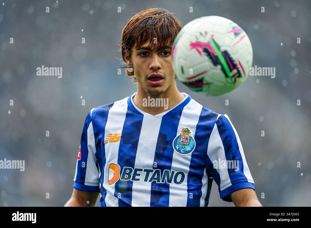 Dragon Stadium, Oporto, Portogallo. 18 aprile 2025. Nella foto da sinistra a destra, Rodrigo Mora al FC Porto vs FC Famalicao - Portogallo Betclic League 2024/25 - Campionato - Matchday 30. Crediti: Victor Sousa/Alamy Live News Foto Stock