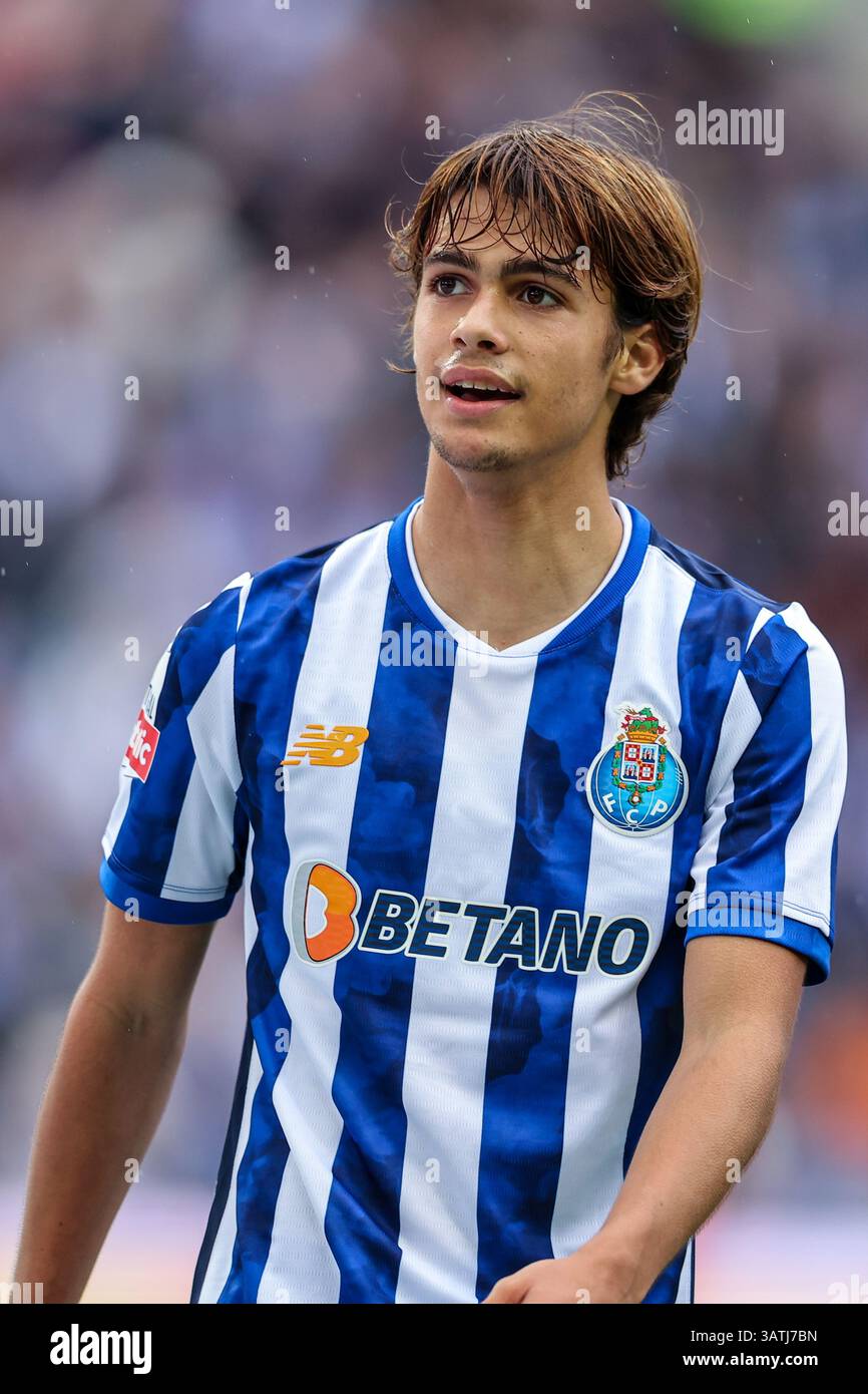 Dragon Stadium, Oporto, Portogallo. 18 aprile 2025. Nella foto da sinistra a destra, Rodrigo Mora al FC Porto vs FC Famalicao - Portogallo Betclic League 2024/25 - Campionato - Matchday 30. Crediti: Victor Sousa/Alamy Live News Foto Stock