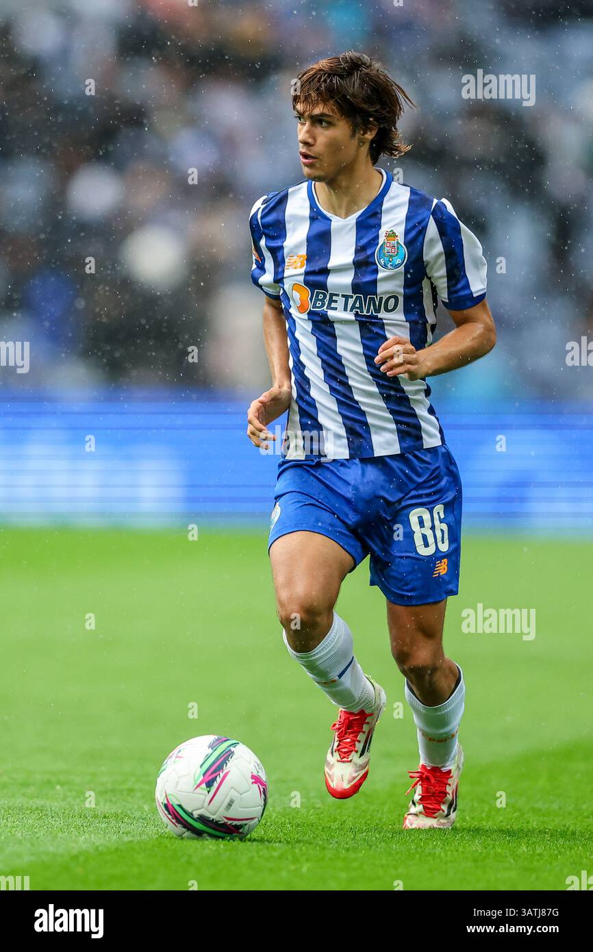 Dragon Stadium, Oporto, Portogallo. 18 aprile 2025. Nella foto da sinistra a destra, Rodrigo Mora al FC Porto vs FC Famalicao - Portogallo Betclic League 2024/25 - Campionato - Matchday 30. Crediti: Victor Sousa/Alamy Live News Foto Stock