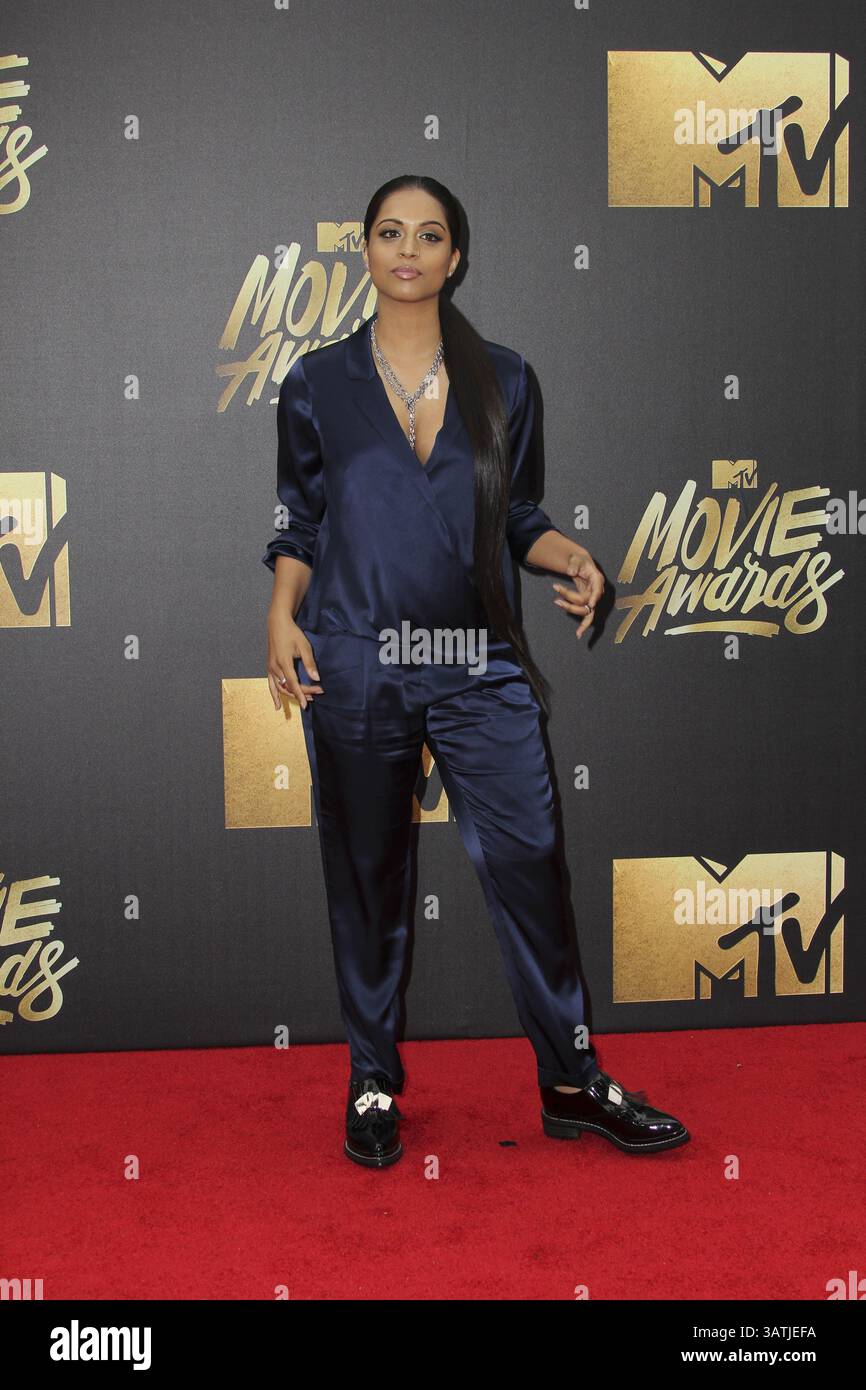 9 aprile 2016 - Burbank, CA, Stati Uniti - LOS ANGELES - APR 9: Lilly Singh agli MTV Movie Awards 2016 arrivi al Warner Brothers Studio il 9 aprile 2016 a Burbank, CA (immagine di credito: © hPa/Newscom via ZUMA Press) Foto Stock