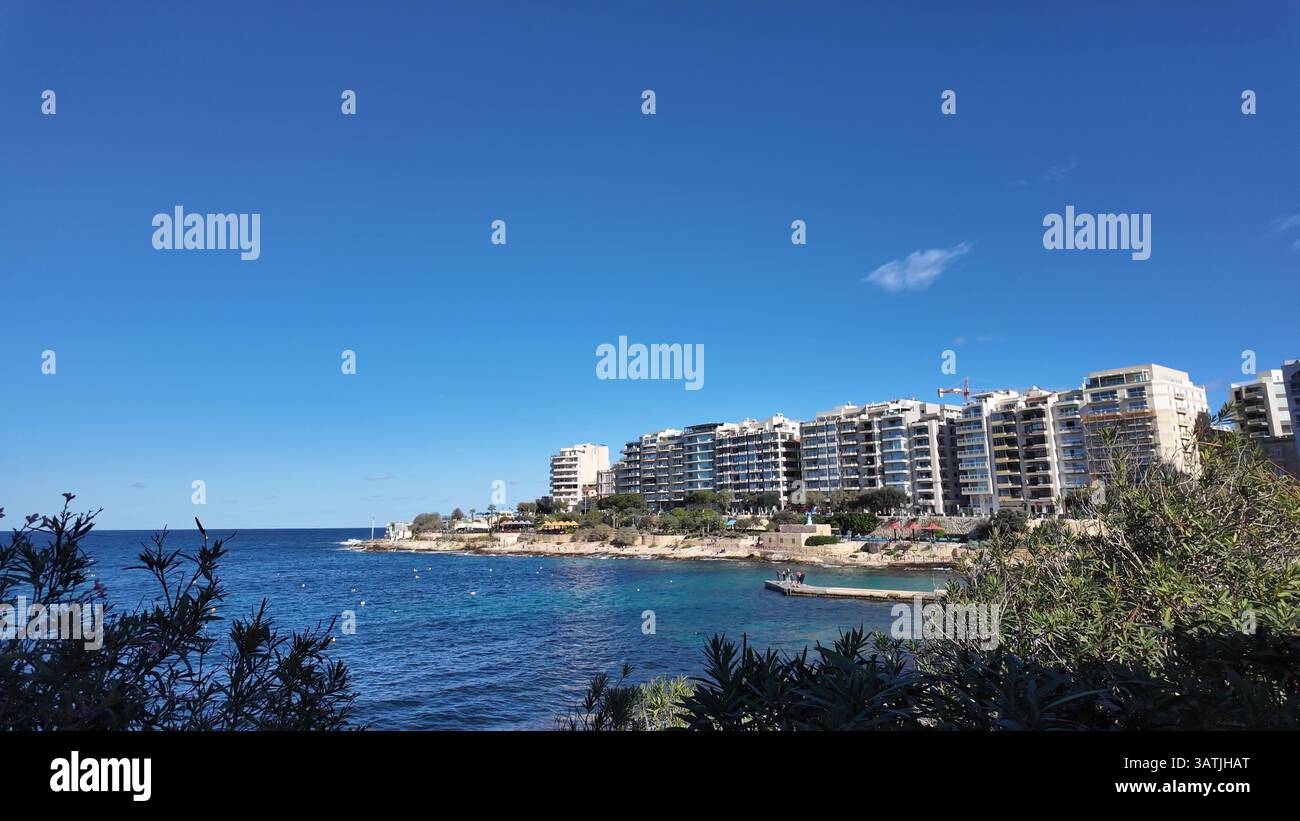 Vista degli appartamenti, degli hotel di Sliema e di Fort Tigne . Foto di alta qualità Foto Stock