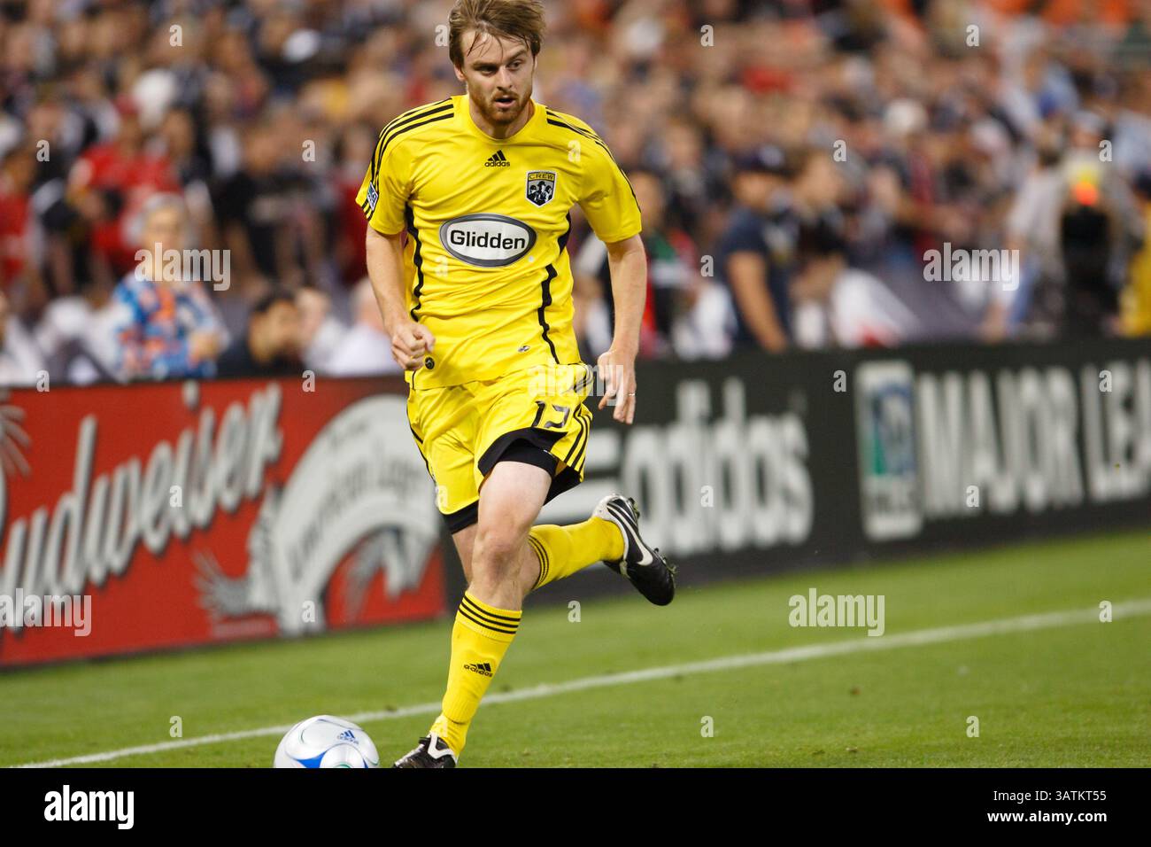 Eddie Gaven dei Columbus Crew attacca contro il DC United durante una partita della Major League Soccer il 17 aprile 2008 al RFK Stadium di Washington, DC. Solo uso editoriale. Uso commerciale vietato. Foto Stock
