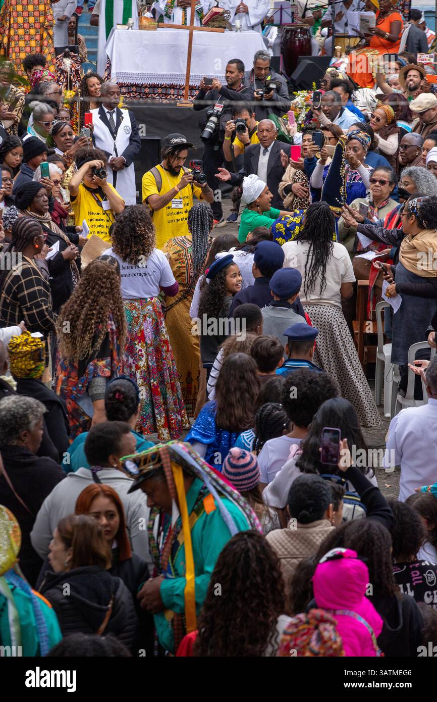 San Paolo, Brasile - 18 giugno - 2023 - messa all'aperto di fronte alla Chiesa di nostra Signora degli uomini Neri di Penha, città di São Paolo, Brasile Foto Stock