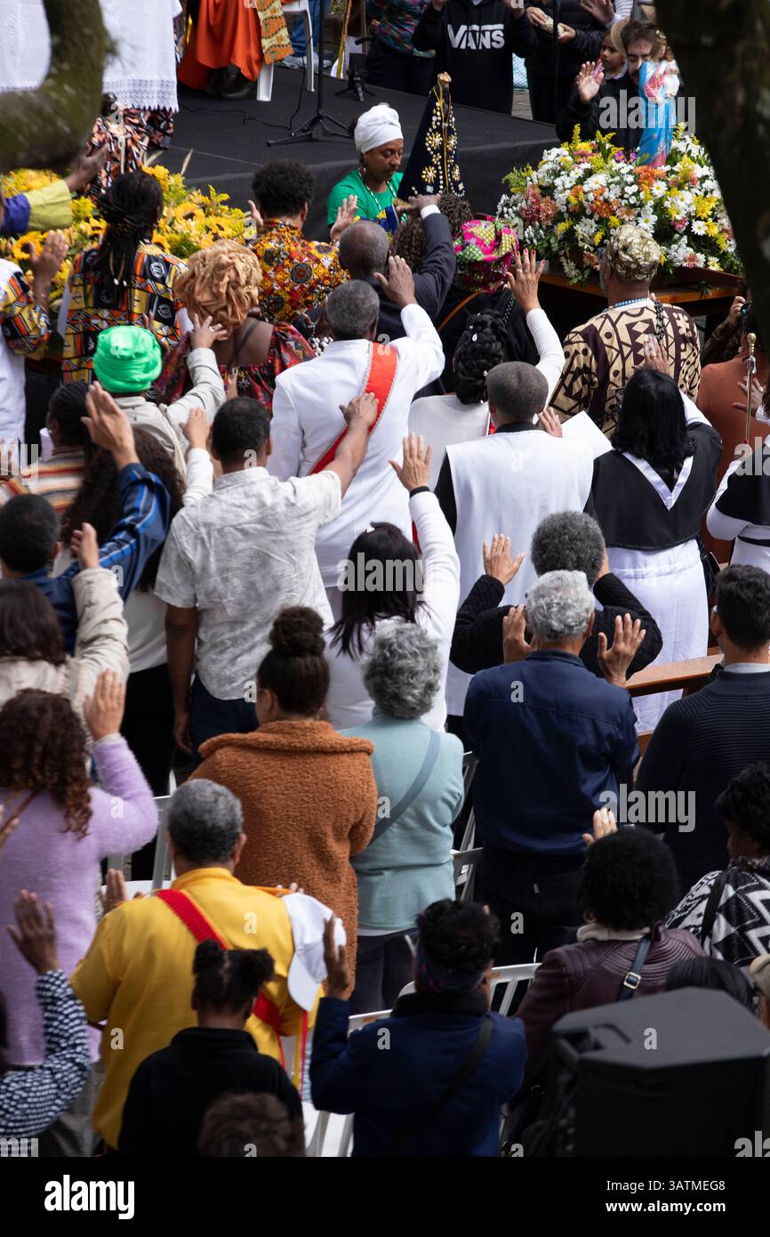 San Paolo, Brasile - 18 giugno - 2023 - messa all'aperto di fronte alla Chiesa di nostra Signora degli uomini Neri di Penha, città di São Paolo, Brasile Foto Stock
