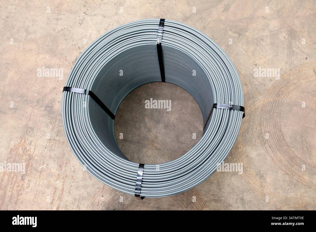 rotolo di barre o barre in acciaio utilizzate per rinforzare il calcestruzzo nelle costruzioni Foto Stock