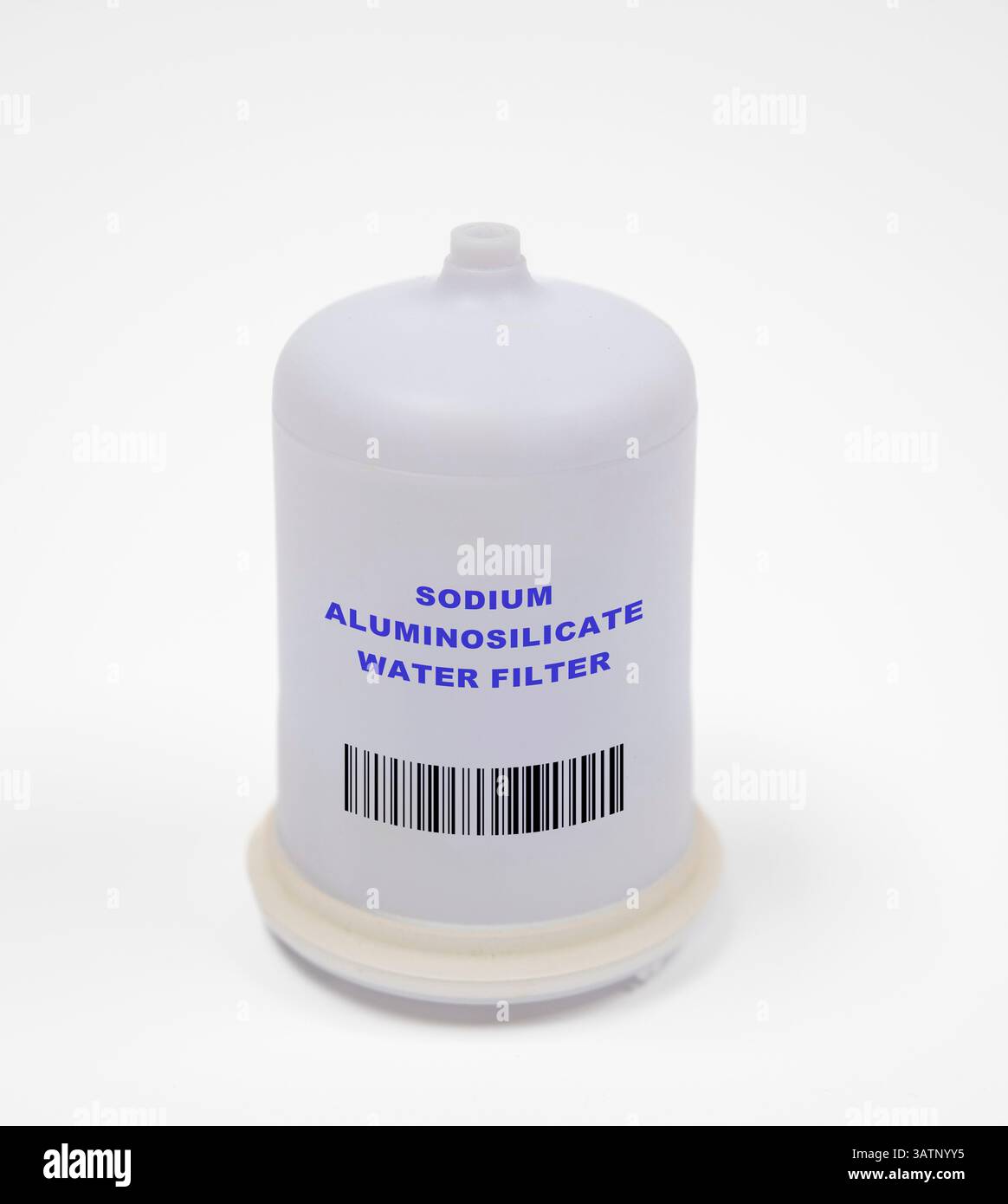 Filtro dell'acqua in alluminosilicato di sodio. Rimuove i metalli pesanti e la torbidità. Foto Stock