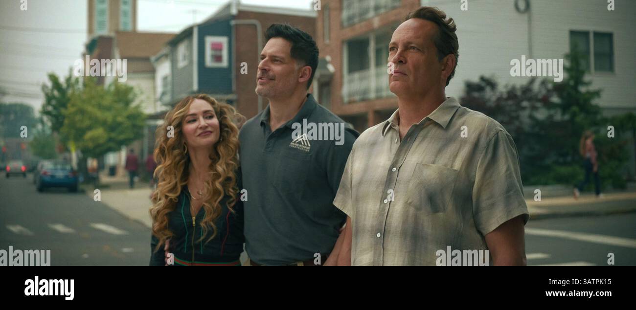 DATA DI RILASCIO: 9 maggio 2025. TITOLO: Nonnas. STUDIO: Netflix. DIRETTORE: Stephen Chbosky. TRAMA: Dopo aver perso la sua amata madre, un uomo rischia tutto per onorarla aprendo un ristorante italiano con vere nonne come chef. PROTAGONISTA: DREA DE MATTEO nel ruolo di Stella, JOE MANGANIELLO nel ruolo di Bruno, VINCE VAUGHN nel ruolo di Joe Scaravella. (Immagine di credito: © Netflix/Entertainment Pictures/ZUMAPRESS.com) SOLO PER USO EDITORIALE! Non per USO commerciale! Foto Stock