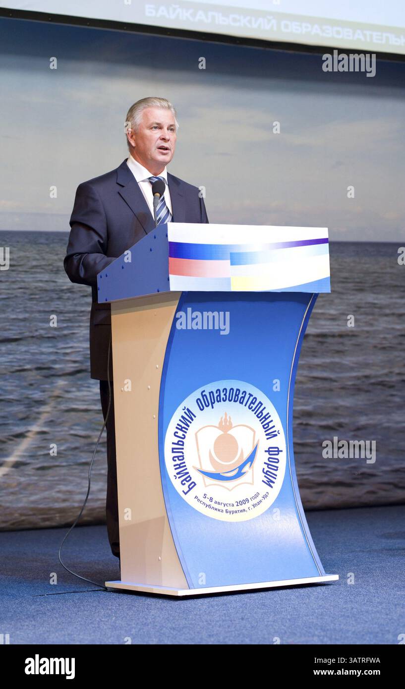 ULAN-UDE, RUSSIA - 5 AGOSTO: Il presidente della Buryatia (una regione della Federazione Russa) Vyacheslav Nagovitsin al forum educativo Baikal Augu Foto Stock