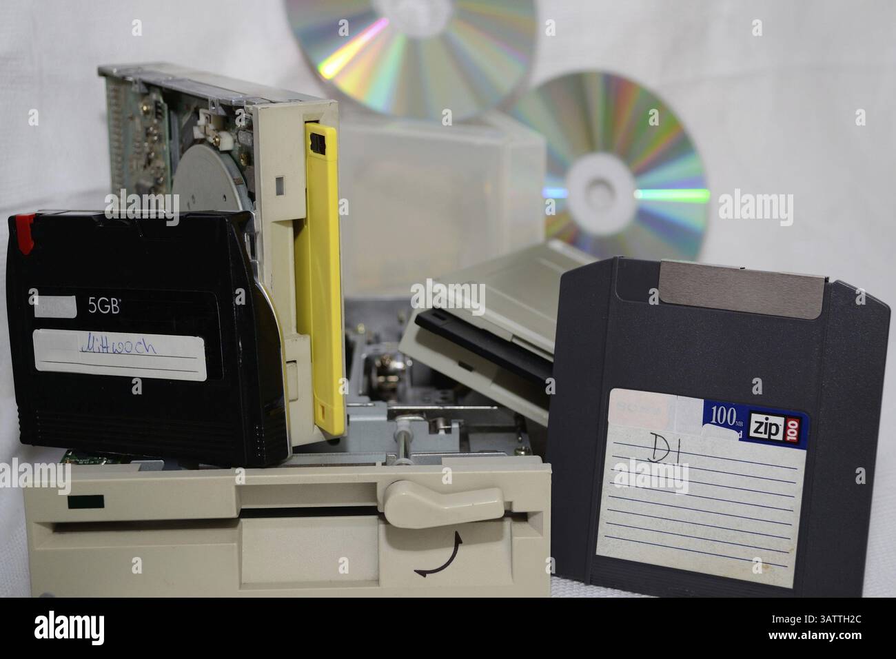 Vari supporti di archiviazione per PC come foto simbolo per lo sviluppo Foto Stock