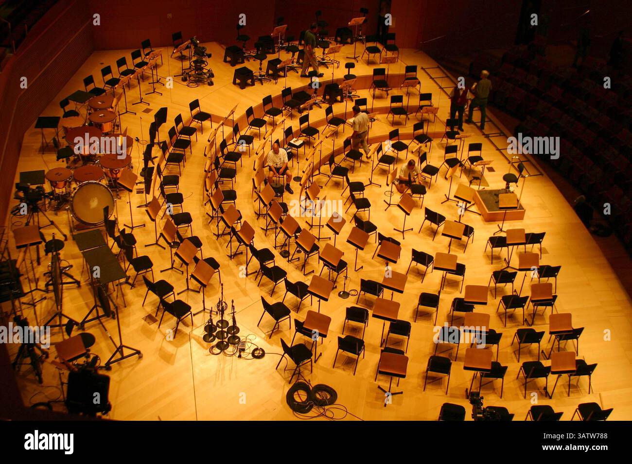 22 ottobre 2003 - Los Angeles, CA, Stati Uniti - K33568MR . WALT DISNEY CONCERT HALL - ANTEPRIMA STAMPA DI APERTURA . ALLA WALT DISNEY CONCERT HALL, LOS ANGELES, CA .10/22/2003. MILAN RYBA / 2003 . WALT DISNEY CONCERT HALL - INTERNI (immagine di credito: © Globe Photos/ZUMAPRESS.com) Foto Stock