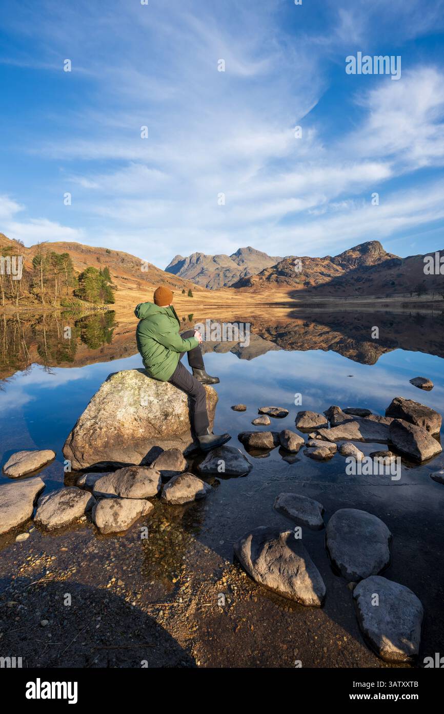 Walker nel distretto del lago Blea Tarn Foto Stock