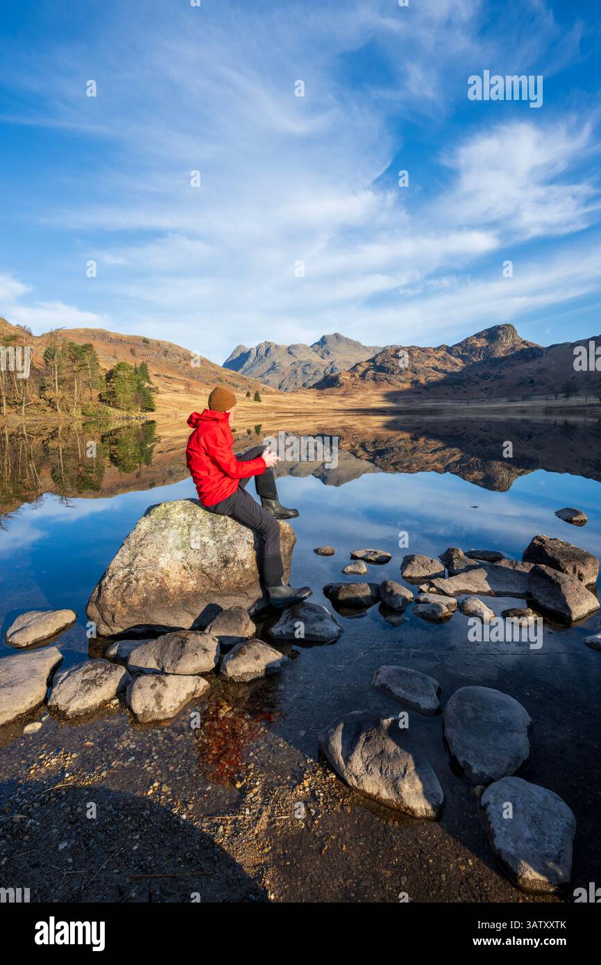 Walker nel distretto del lago Blea Tarn Foto Stock