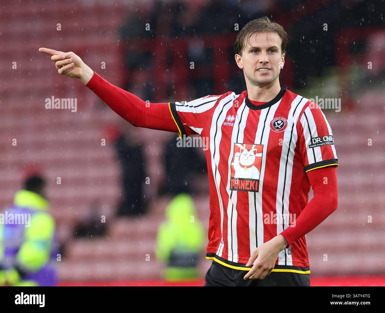 Sheffield, Inghilterra, 18 aprile 2025. Rob Holding dello Sheffield United durante il match tra Sheffield United e Cardiff City Sky Bet Championship a Bramall Lane, Sheffield. Il credito immagine dovrebbe essere: Simon Bellis / Sportimage Foto Stock