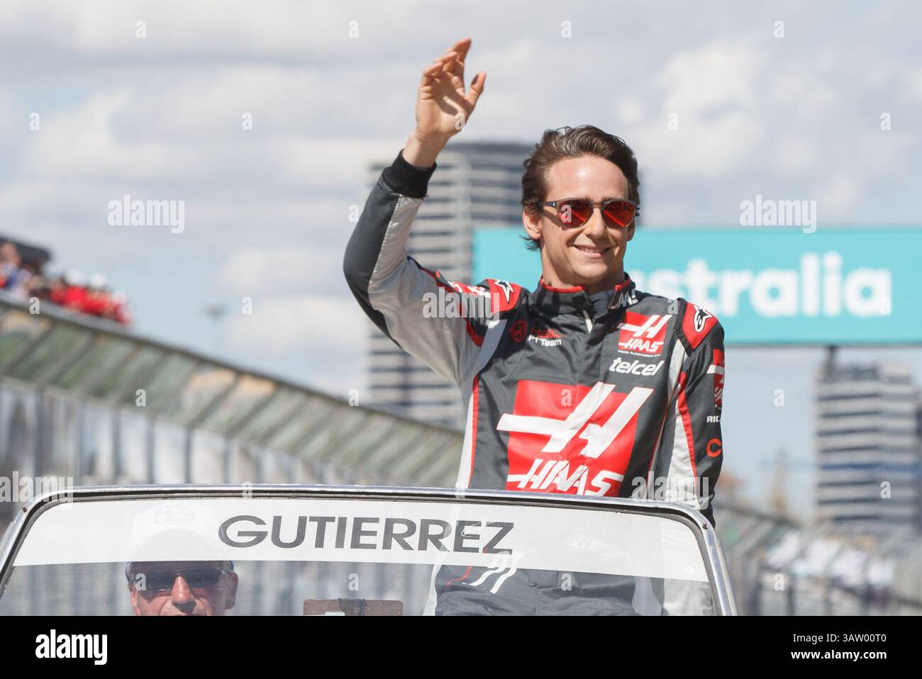 20 marzo 2016: Esteban Gutierrez (mex) #21 del team Haas F1 alla parata dei piloti prima del Gran Premio di Formula 1 australiano 2016 ad Albert Park, Melbourne, Australia. Sydney Low/Cal Sport Media (immagine di credito: © Sydney Low/CSM tramite cavo ZUMA) Foto Stock