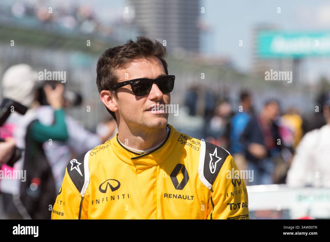 20 marzo 2016: Jolyon Palmer (GBR) #30 del team Renault Sport F1 alla parata dei piloti prima del Gran Premio d'Australia di Formula 1 2016 ad Albert Park, Melbourne, Australia. Sydney Low/Cal Sport Media (immagine di credito: © Sydney Low/CSM tramite cavo ZUMA) Foto Stock