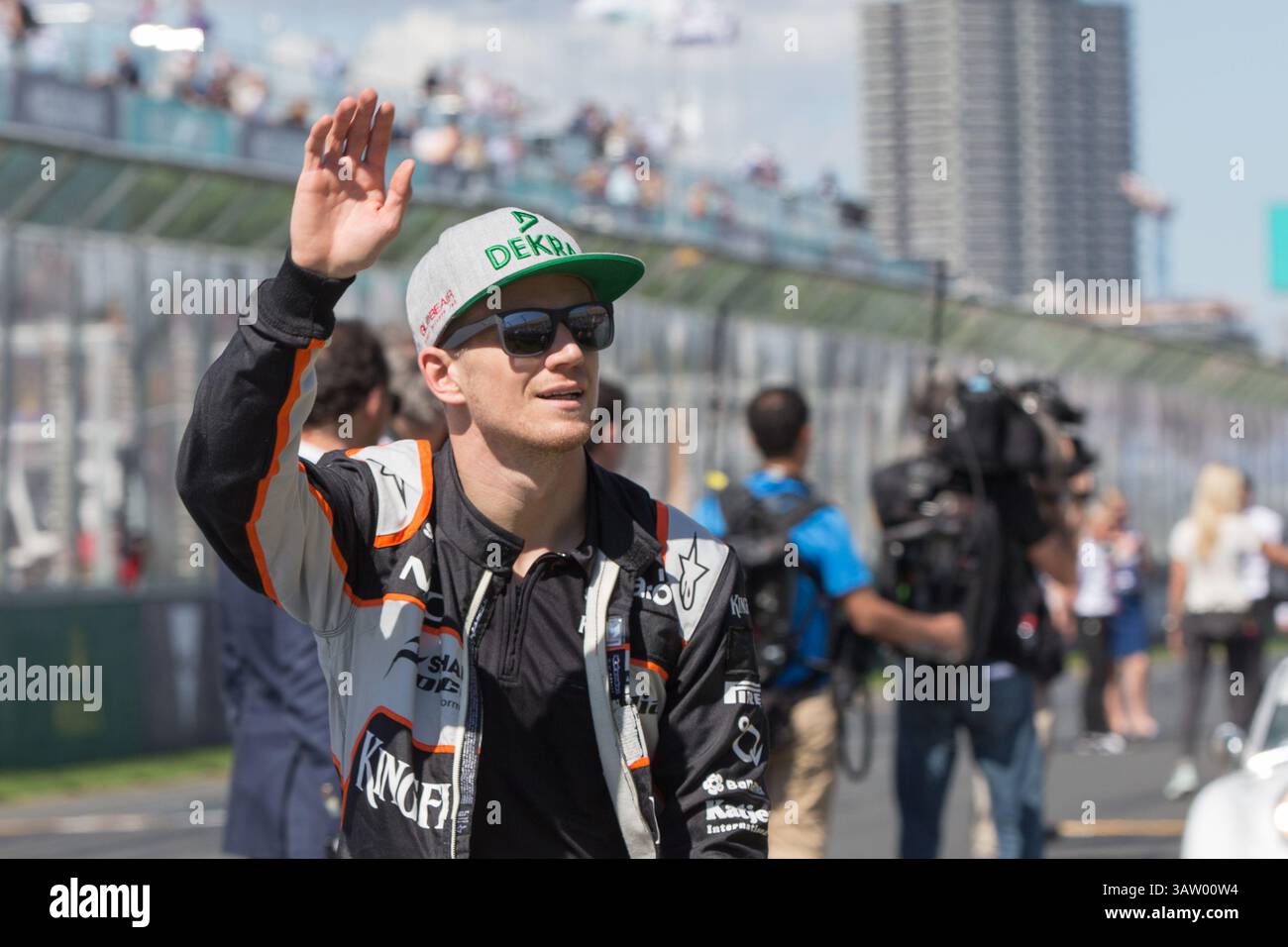 20 marzo 2016: Nico Hulkenberg (DEU) #27 del team di F1 Sahara Force India alla parata dei piloti prima del Gran Premio d'Australia di Formula 1 2016 ad Albert Park, Melbourne, Australia. Sydney Low/Cal Sport Media (immagine di credito: © Sydney Low/CSM tramite cavo ZUMA) Foto Stock
