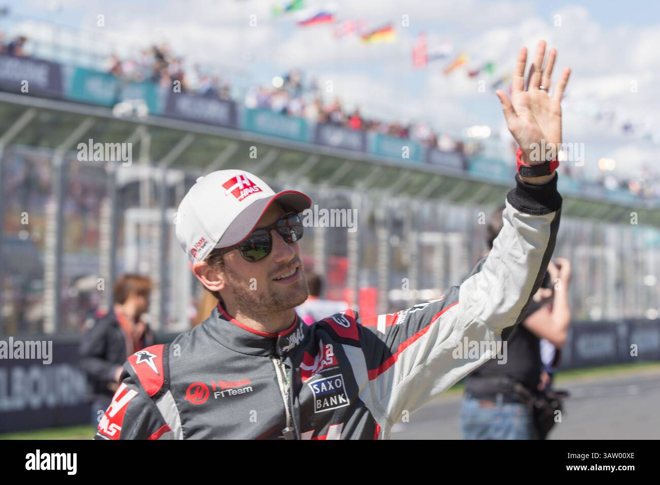 20 marzo 2016: Romain Grosjean (fra) #8 del team Haas F1 alla parata dei piloti prima del Gran Premio d'Australia di Formula 1 2016 ad Albert Park, Melbourne, Australia. Sydney Low/Cal Sport Media (immagine di credito: © Sydney Low/CSM tramite cavo ZUMA) Foto Stock