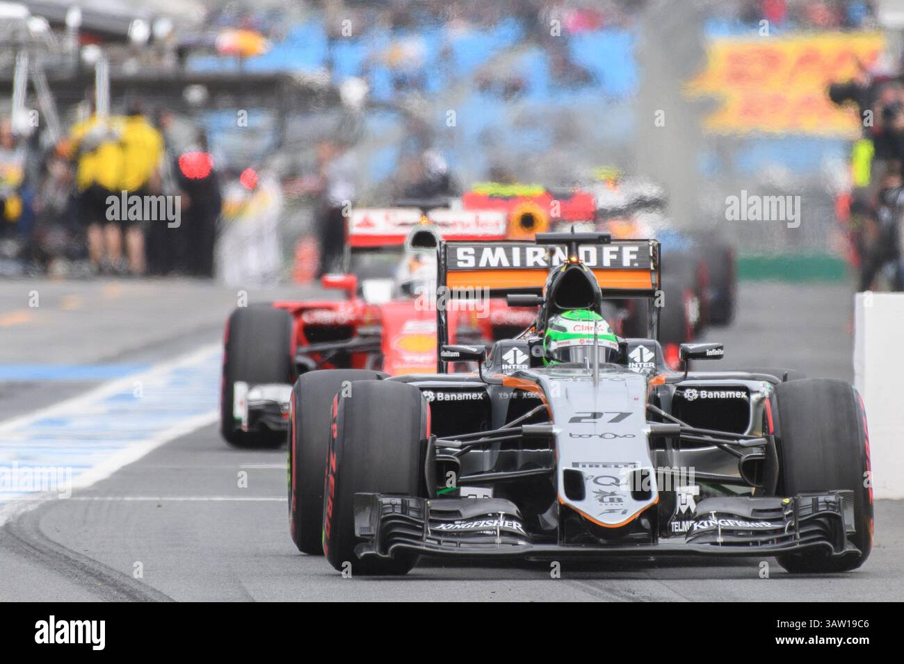 19 marzo 2016: Nico Hulkenberg (DEU) #27 del team di F1 Sahara Force India lascia i box per qualificarsi al Gran Premio d'Australia di Formula 1 2016 ad Albert Park, Melbourne, Australia. Sydney Low/Cal Sport Media (immagine di credito: © Sydney Low/CSM tramite cavo ZUMA) Foto Stock