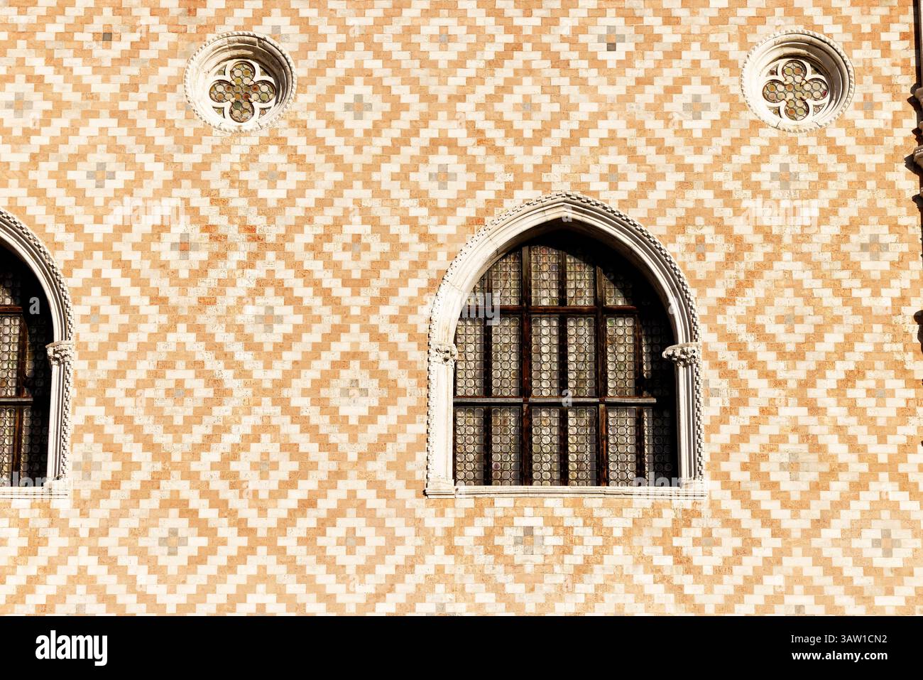 Dettaglio del Palazzo Ducale o della facciata gotica veneziana di Palazzo Ducale in Piazza San Marco, San Marco, Venezia Foto Stock