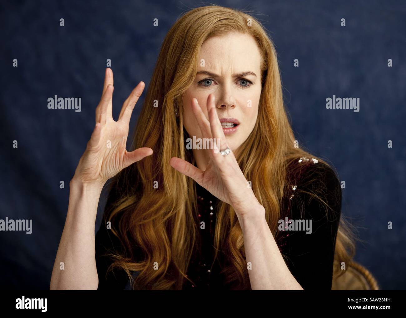 14 novembre 2009 - Hollywood, California, Stati Uniti - NICOLE KIDMAN promuove il film "Nine". Nicole Mary Kidman (Honolulu, 20 giugno 1967) è un'attrice e produttrice cinematografica australiana. I ruoli di Kidman furono nel film del 1989 Dead Calm e nella miniserie televisiva Bangkok Hilton. Apparendo in diversi film nei primi anni '1990, è arrivata a riconoscimenti in tutto il mondo per le sue performance nel film di corse di stock car Days of Thunder (1990), nel romanticismo far and Away (1992) e nel film eroe Batman Forever (1995). Altri film di successo seguirono in t Foto Stock