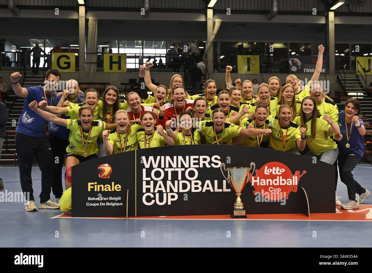 Hasselt, Belgio. 19 aprile 2025. Una partita di pallamano tra HC Sprimont e HB Sint-Truiden, sabato 19 aprile 2025, a Hasselt, la finale femminile della coppa belga di pallamano. BELGA FOTO JOHAN EYCKENS credito: Belga News Agency/Alamy Live News Foto Stock