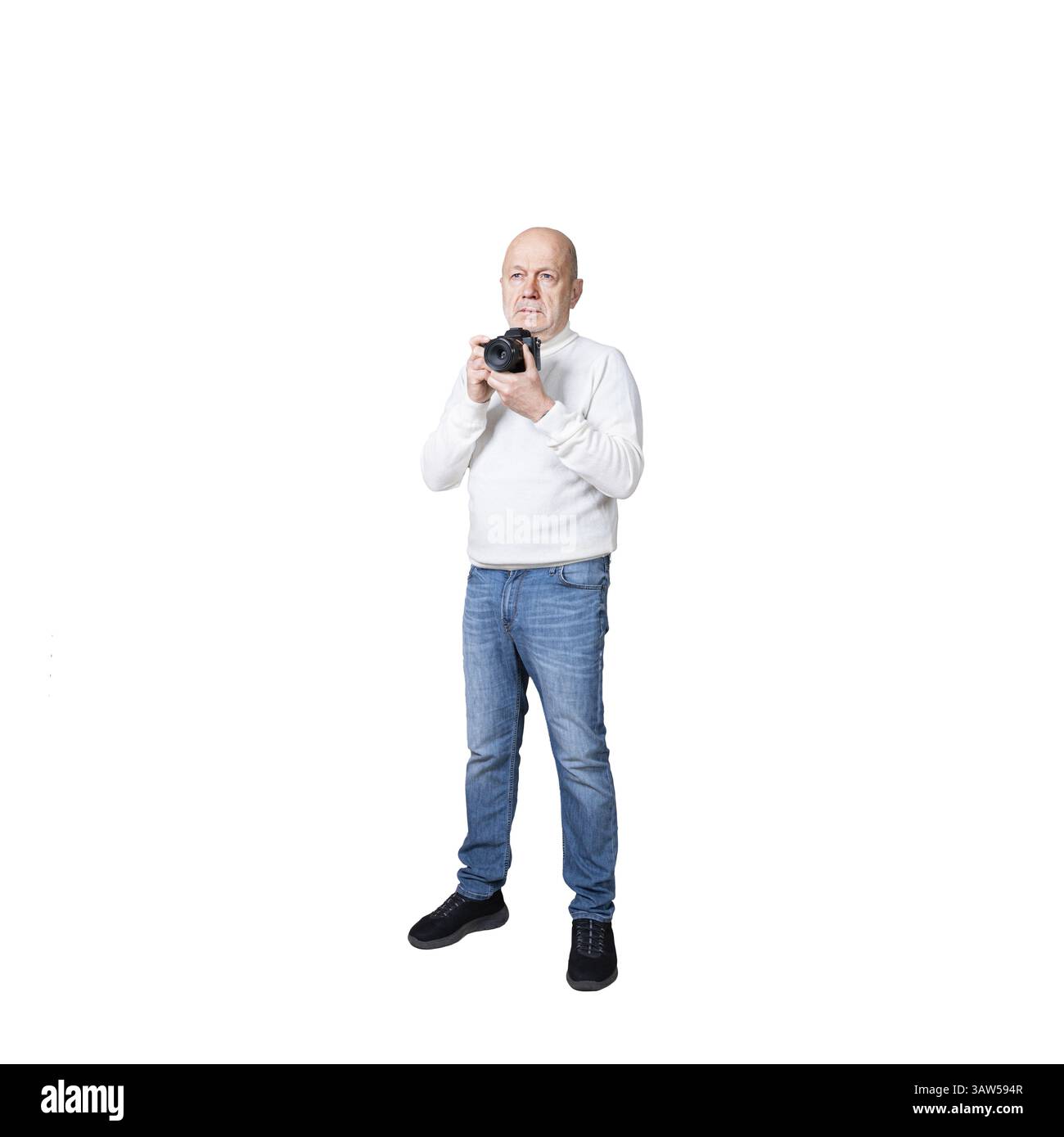 un uomo in piedi con una macchina fotografica tra le mani su uno sfondo trasparente Foto Stock