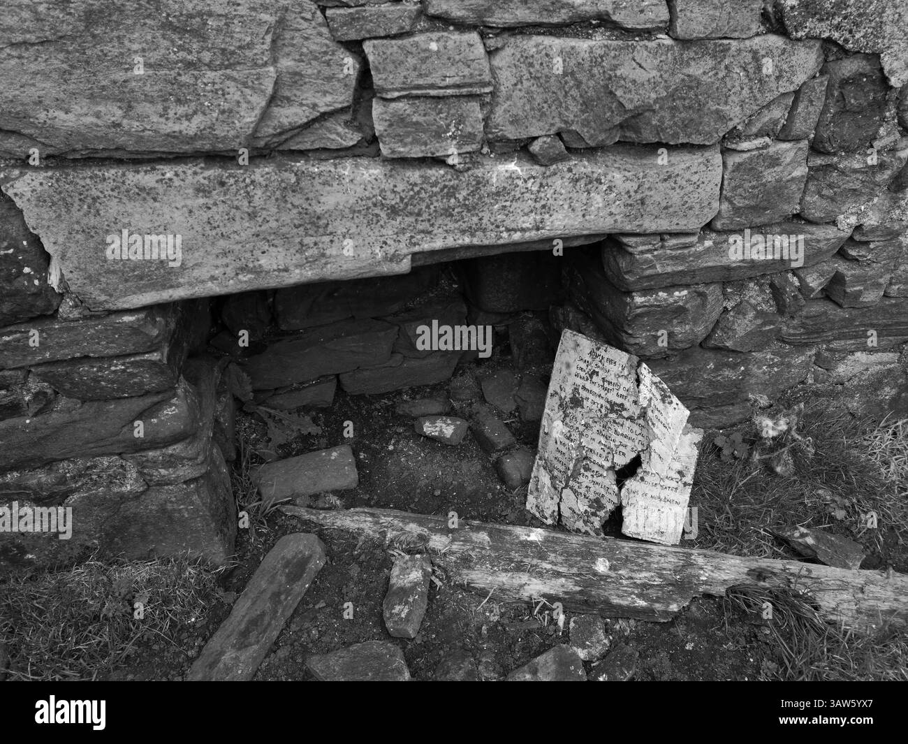 Vecchio camino in un croft in rovina nelle rovine del villaggio di Shiaba, l'Isola di Mull, abbandonato durante le Highland Clearances scozzesi Foto Stock