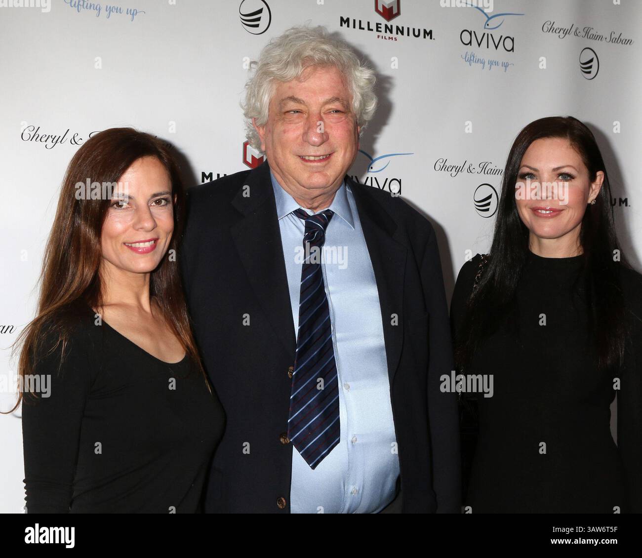 16 aprile 2016 - Beverly Hills, CA, Stati Uniti - LAS VEGAS - APR 16: Lotti Groban, AVI Lerner, Christa Campbell all'A Gala to Honor AVI Lerner e Millennium Films presso il Beverly Hills Hotel il 16 aprile 2016 a Beverly Hills, CA (immagine di credito: © Kathy Hutchins/Newscom via ZUMA Press) Foto Stock