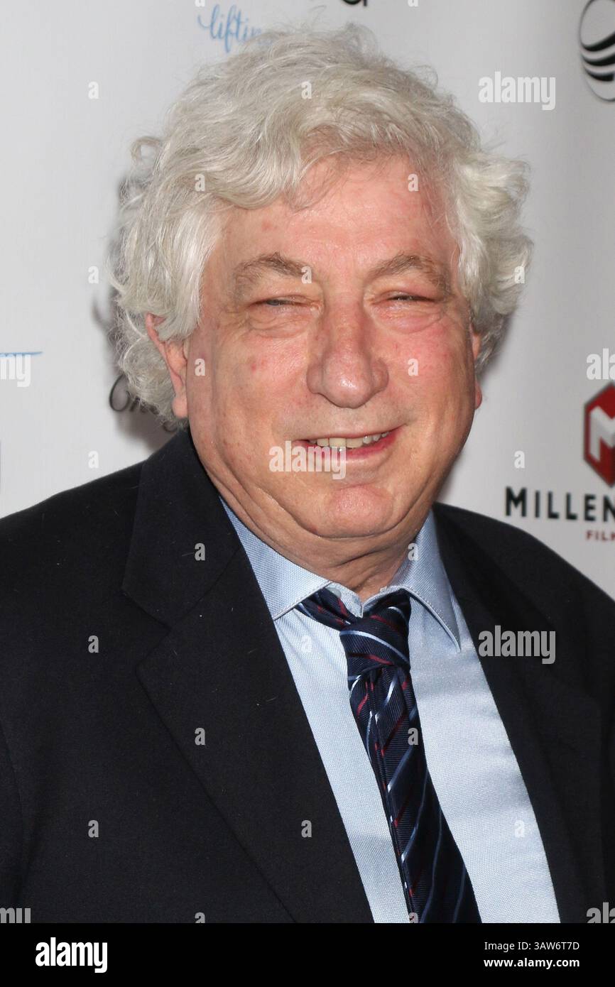 16 aprile 2016 - Beverly Hills, CA, Stati Uniti - LAS VEGAS - 16 aprile: AVI Lerner al Gala to Honor AVI Lerner e Millennium Films al Beverly Hills Hotel il 16 aprile 2016 a Beverly Hills, CA (immagine di credito: © Kathy Hutchins/Newscom via ZUMA Press) Foto Stock