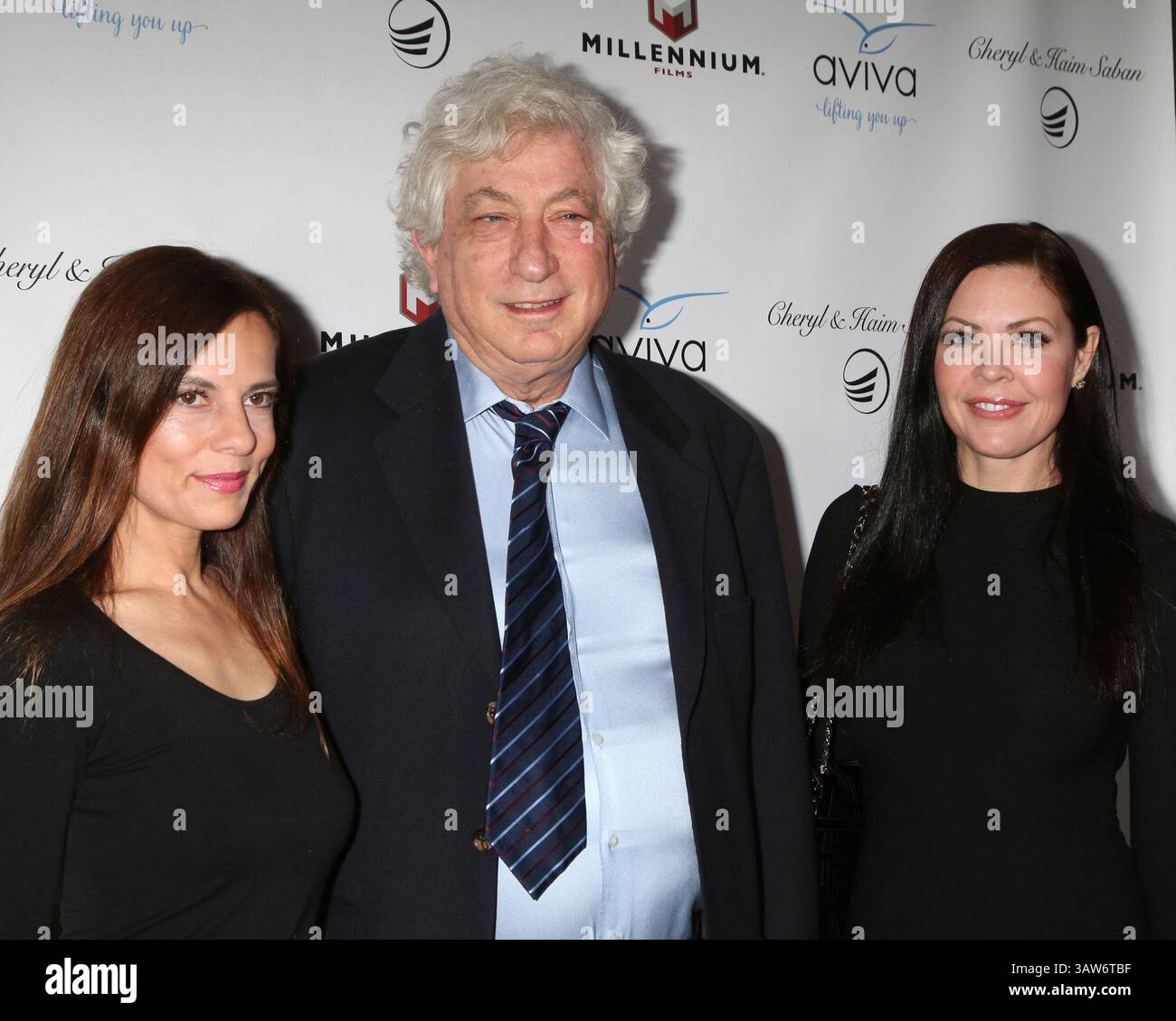 16 aprile 2016 - Beverly Hills, CA, Stati Uniti - LAS VEGAS - APR 16: Lotti Groban, AVI Lerner, Christa Campbell all'A Gala to Honor AVI Lerner e Millennium Films presso il Beverly Hills Hotel il 16 aprile 2016 a Beverly Hills, CA (immagine di credito: © Kathy Hutchins/Newscom via ZUMA Press) Foto Stock